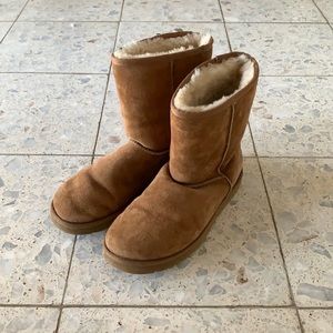 Ugg Classic Short in Chestnut/Tan
